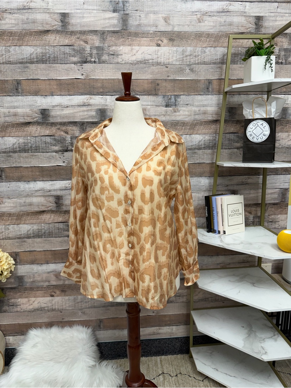 Lucky & Coco Leopard Print Button Down Shirt L